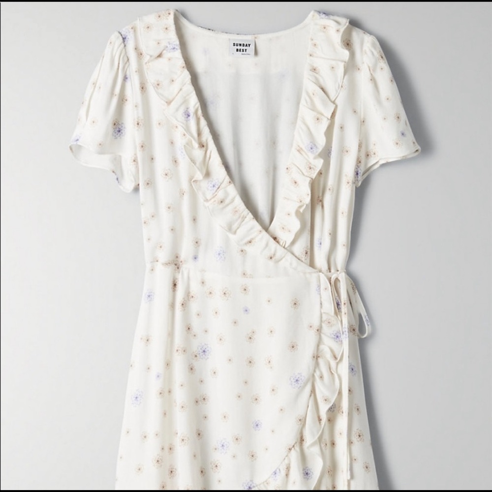 Aritzia Sunday Best Wrap Dress - Picture 4 of 11